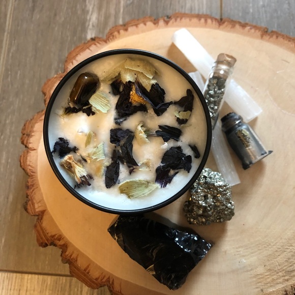 *Warm Magic* 4oz Soy Wax Candle - Picture 4 of 6